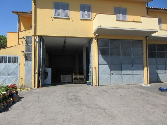 Locali deposito in vendita