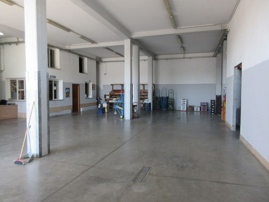 #11075 Magazzino con corte pertinenziale in vendita - foto 3