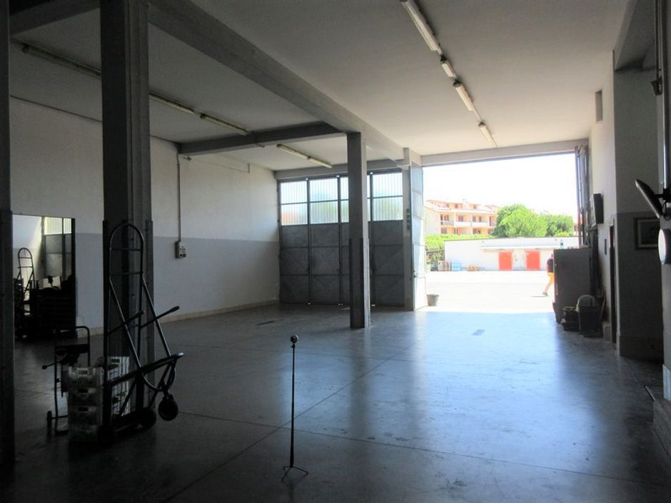#11075 Magazzino con corte pertinenziale in vendita - foto 4
