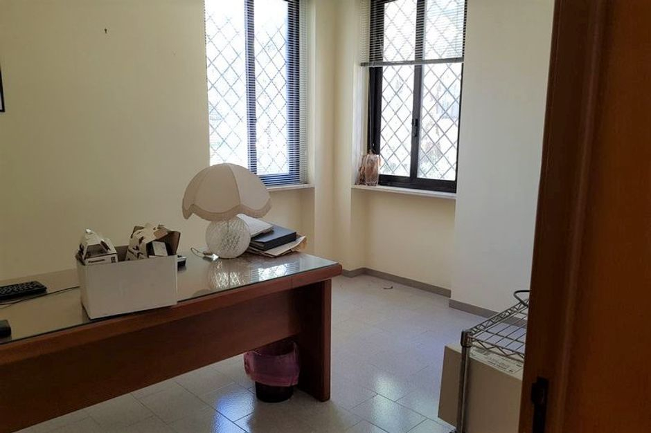 #11089 Capannone con laboratorio, negozio e zona uffici in vendita - foto 5