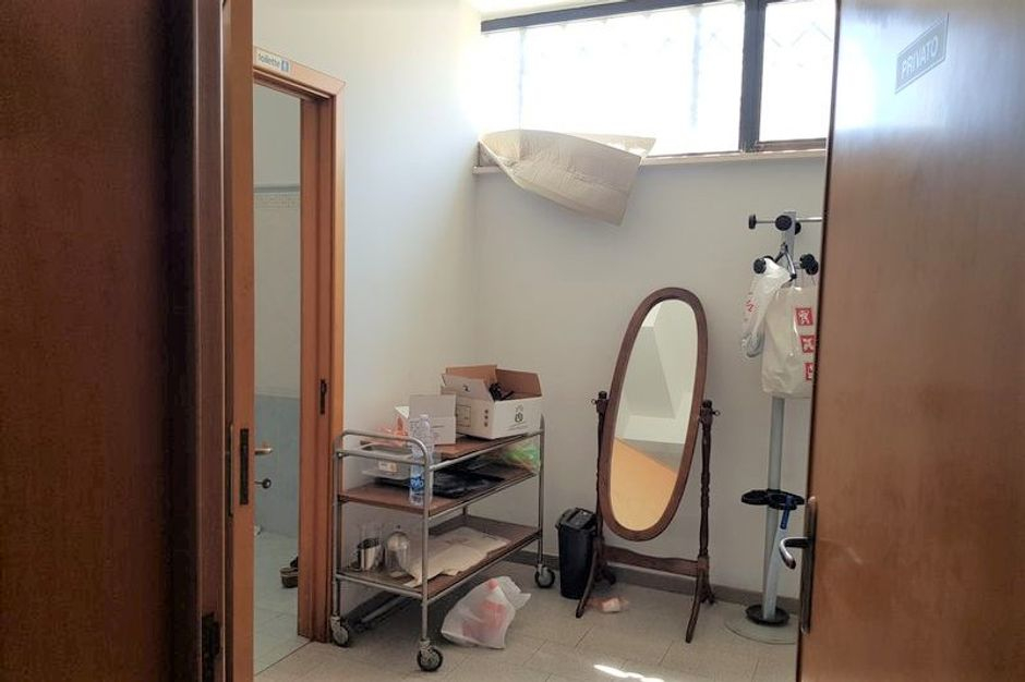#11089 Capannone con laboratorio, negozio e zona uffici in vendita - foto 13