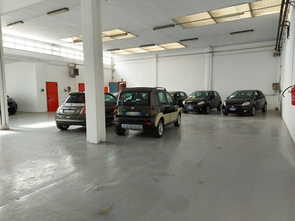 #11101 Complesso commerciale con piazzale carburante in vendita - foto 7