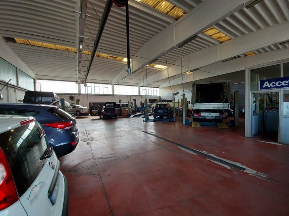 #11101 Complesso commerciale con piazzale carburante in vendita - foto 9