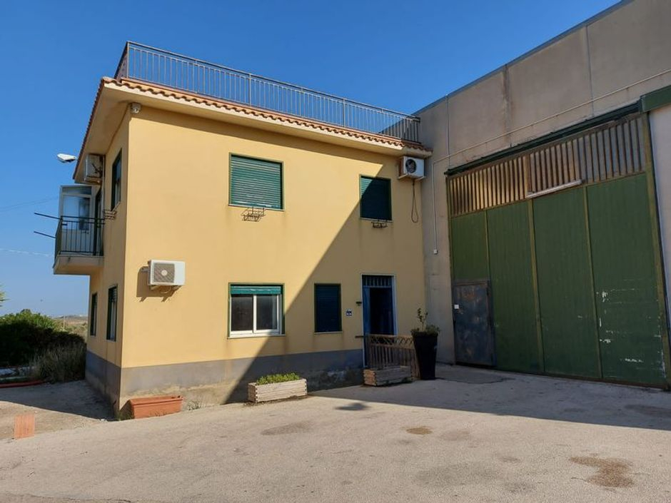 #11162 Compendio di 3 capannoni (A-B-C) con uffici e terreni attigui in vendita - foto 3