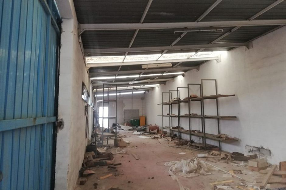 #11525 Opificio con palazzina uffici e corte esclusiva in vendita - foto 8