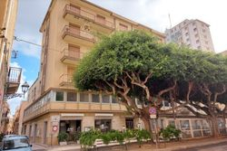 Residential building with shops and office - Lote 11580 (Subasta 11580)