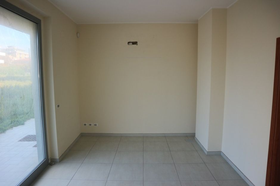 #11590 Locale commerciale al piano terra (sub 24) in vendita - foto 2