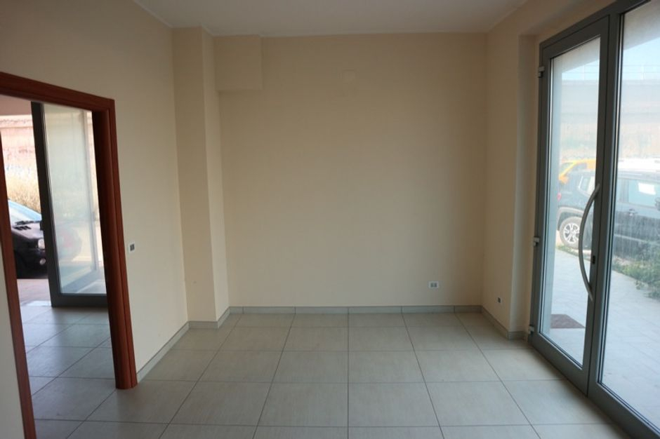 #11590 Locale commerciale al piano terra (sub 24) in vendita - foto 3