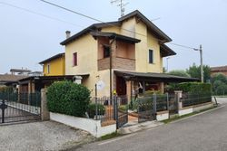 House with courtyard in a two family building - Lot 11677 (Auction 11677)