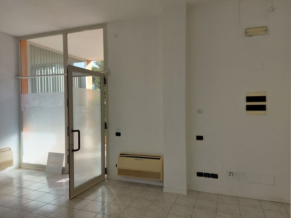 #11740 Negozio con garage in vendita - foto 6