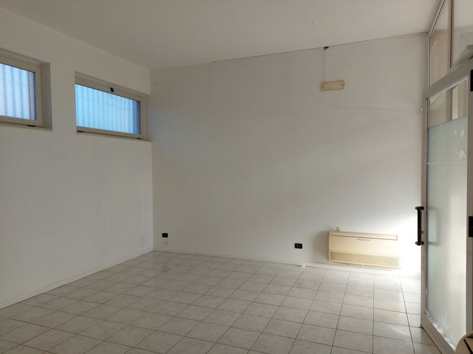 #11740 Negozio con garage in vendita - foto 12