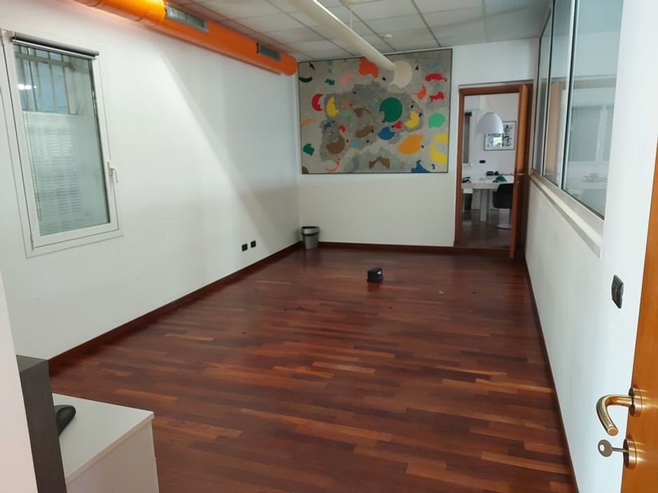 #11744 Porzione di capannone con uffici, centrale termica e corte in vendita - foto 9