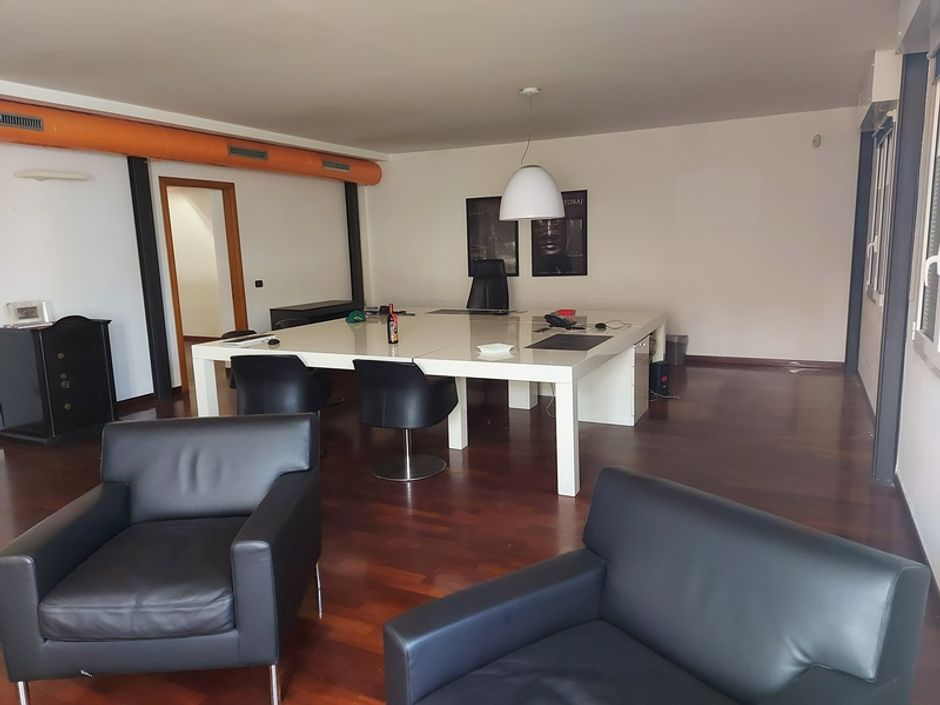 #11744 Porzione di capannone con uffici, centrale termica e corte in vendita - foto 10