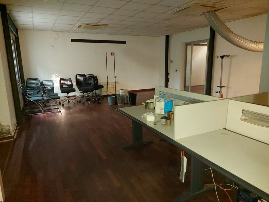 #11744 Porzione di capannone con uffici, centrale termica e corte in vendita - foto 13