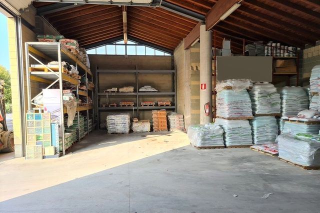 Complessi commerciali in vendita