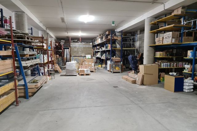 Complessi commerciali in vendita