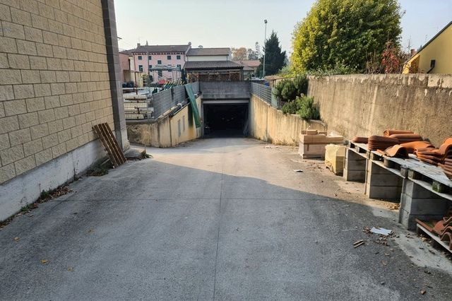 Complessi commerciali in vendita