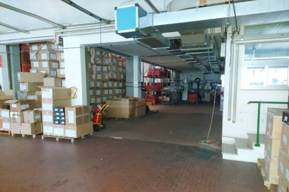 #11793 Magazzini e negozio in complesso commerciale in vendita - foto 2