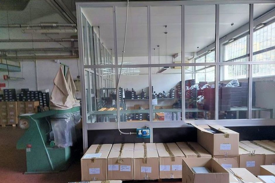 #11793 Magazzini e negozio in complesso commerciale in vendita - foto 3