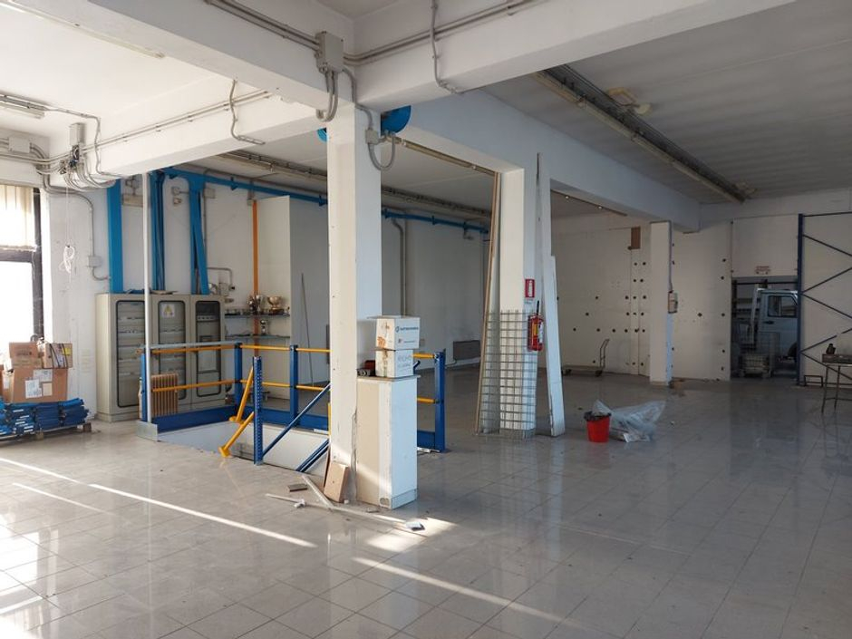 #11861 Negozi con depositi e parcheggi in vendita - foto 11
