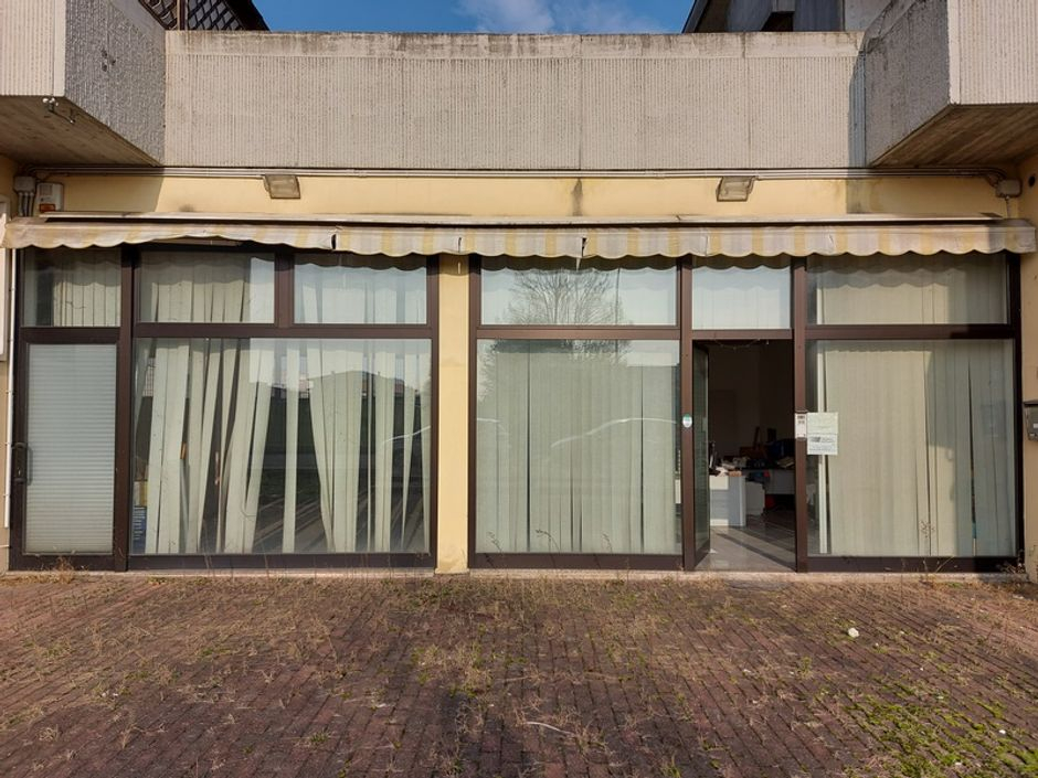 #11861 Negozi con depositi e parcheggi in vendita - foto 14