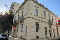 Palazzo per uffici e negozi in centro storico - Lotto 11868 (Asta 11868)