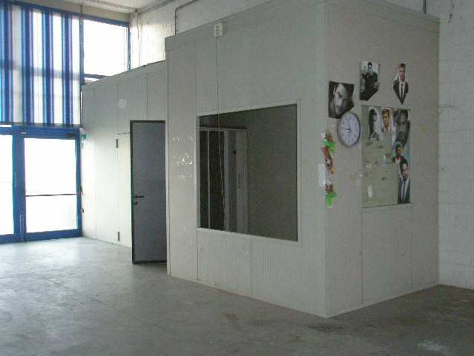 #11875 Capannone con negozio e officina in vendita - foto 2