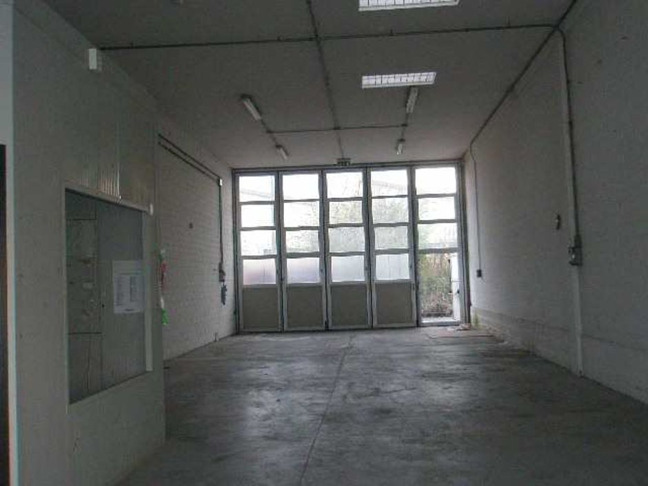 #11875 Capannone con negozio e officina in vendita - foto 3