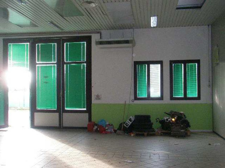 #11875 Capannone con negozio e officina in vendita - foto 6