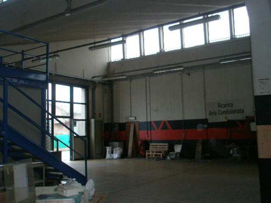 #11875 Capannone con negozio e officina in vendita - foto 10