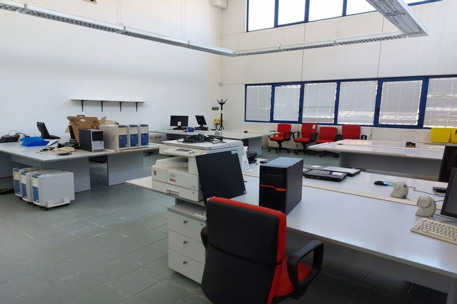 #11880 Capannone industriale con ampia corte interna in vendita - foto 10