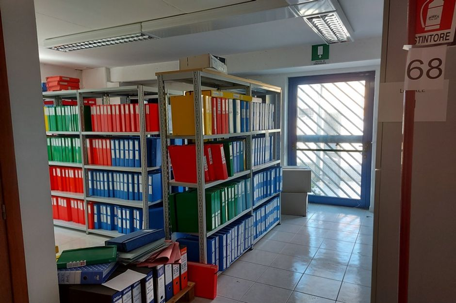 #11880 Capannone industriale con ampia corte interna in vendita - foto 12