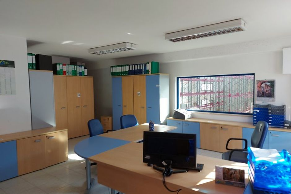 #11880 Capannone industriale con ampia corte interna in vendita - foto 15