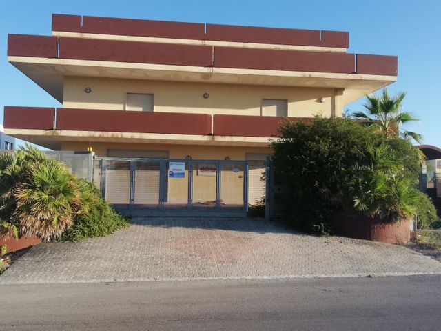 Complessi commerciali in vendita