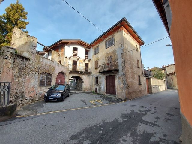 Palazzi in vendita
