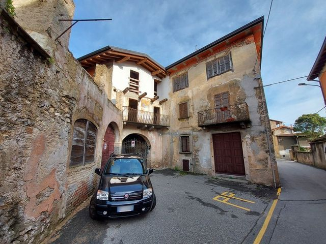 Palazzi in vendita