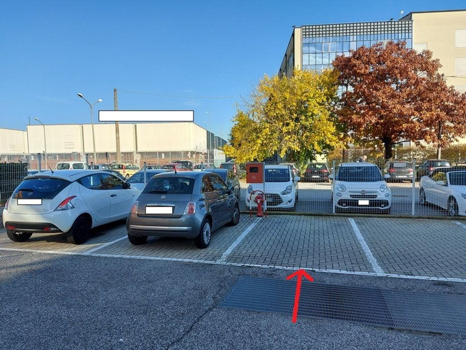 #11952 Magazzino in ampio complesso al piano terra, oltre a posto auto in vendita - foto 10