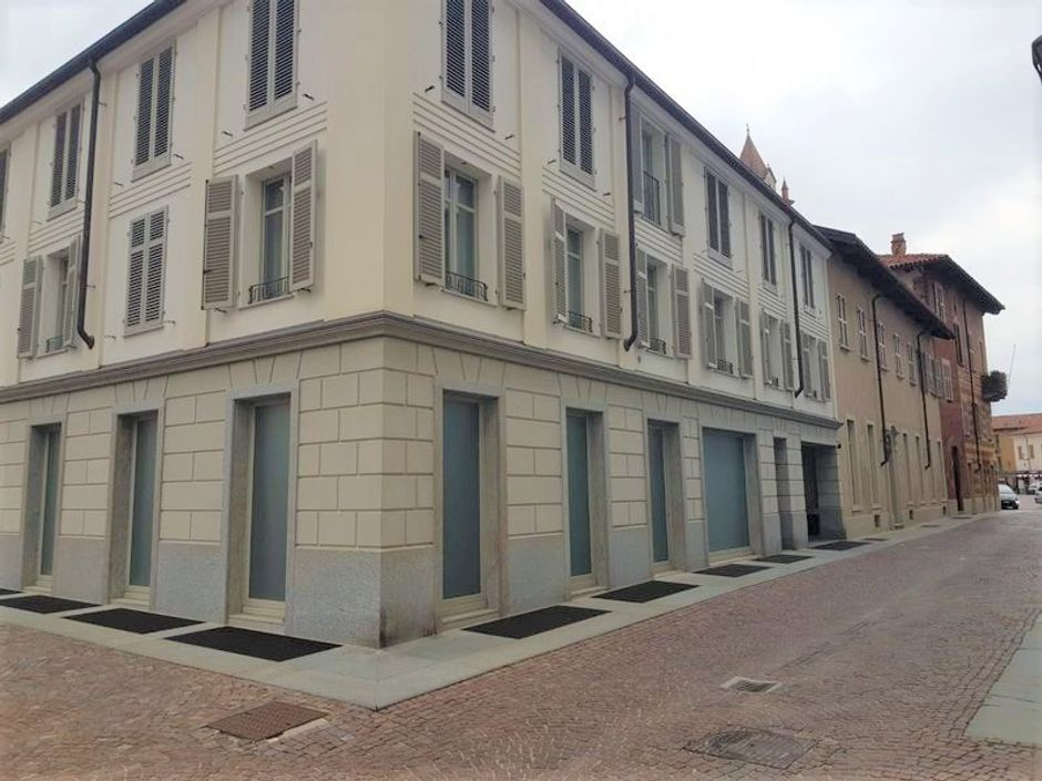 #11956 Locale grezzo al piano terra con garage (sub 120) in vendita - foto 7