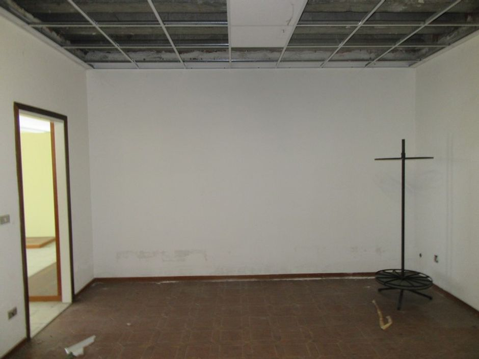 #1196 Capannone showroom, magazzino e due abitazioni in vendita - foto 6