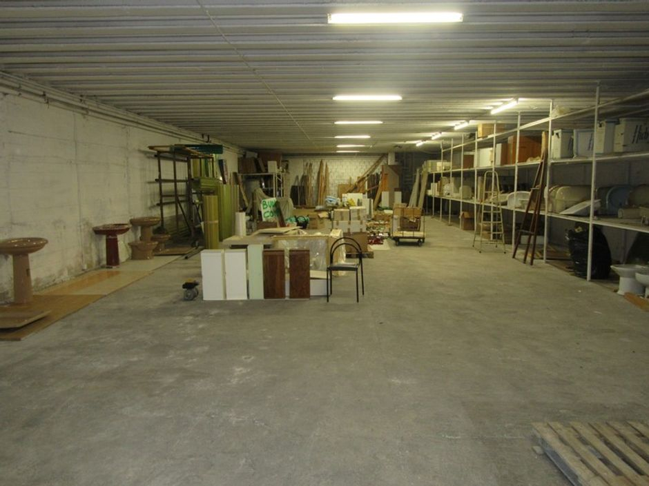 #1196 Capannone showroom, magazzino e due abitazioni in vendita - foto 10