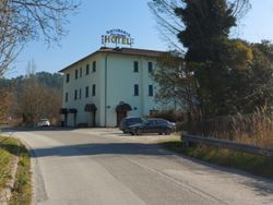 Hotel with restaurant and appliances - Lot 12105 (Auction 12105)
