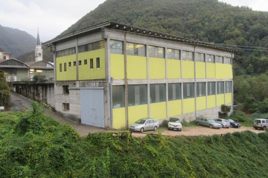 #12108 Capannone commerciale con corte privata in vendita - foto 1