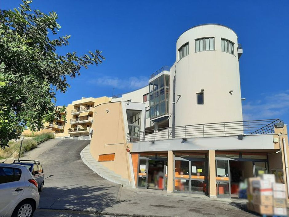 #12116 Ampio locale commerciale in vendita - foto 1