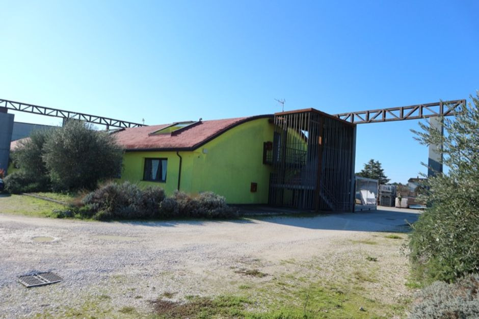 #12154 Complesso artigianale con pertinenze in vendita - foto 3