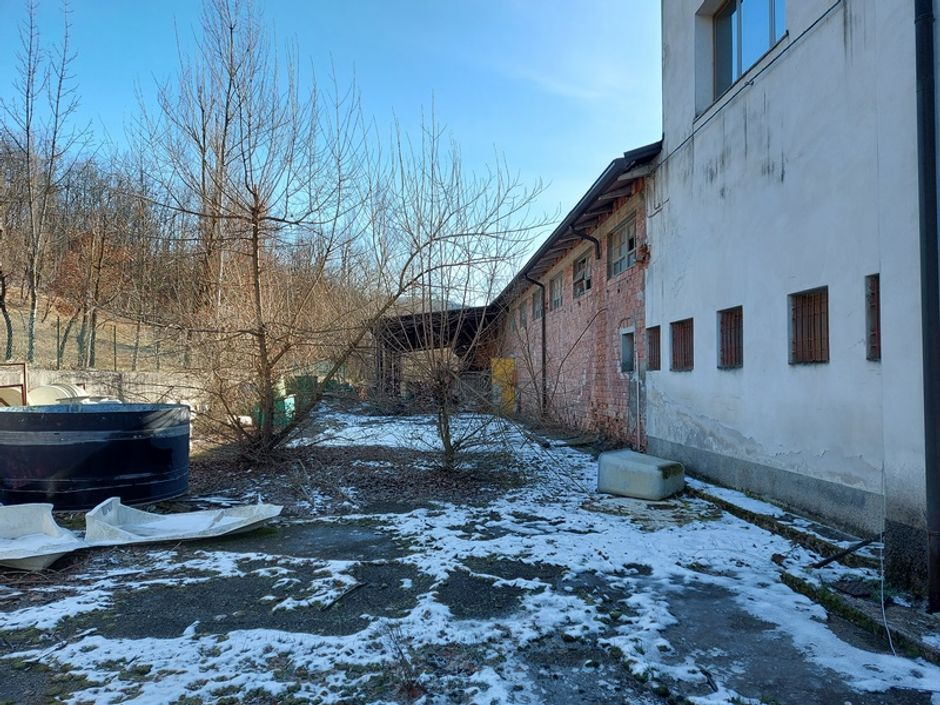 #12224 Capannone con palazzina uffici, corte e terreni di pertinenza in vendita - foto 2