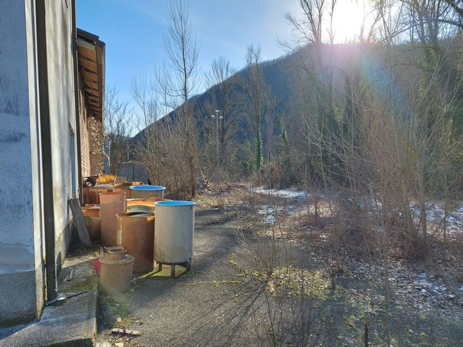 #12224 Capannone con palazzina uffici, corte e terreni di pertinenza in vendita - foto 4