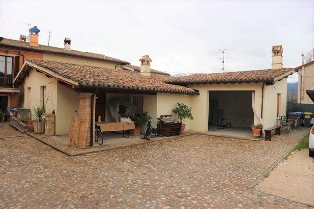 Rustici e casali in vendita