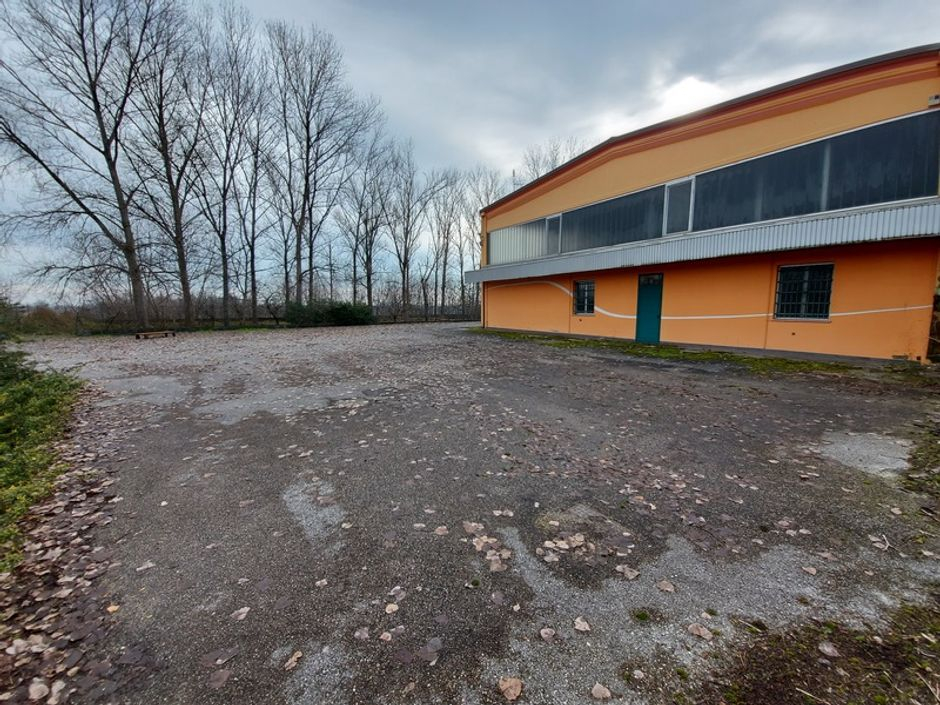 #12252 Complesso artigianale con pertinenze in vendita - foto 3