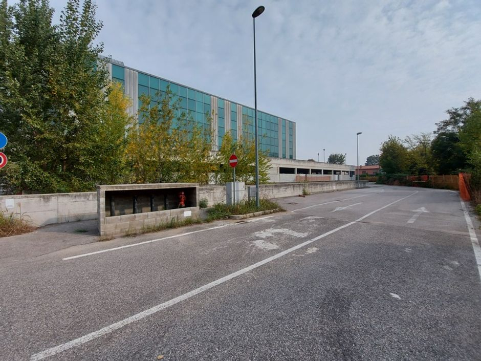 #12258 Complesso commerciale in corso di costruzione in vendita - foto 3