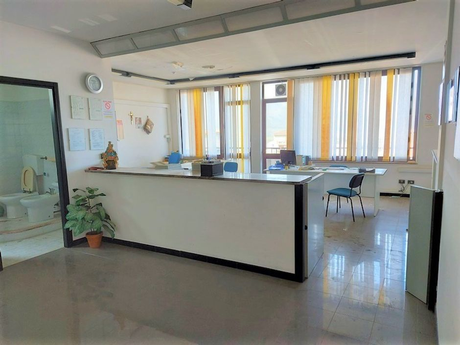 #12266 Laboratorio artigianale con uffici e corte di pertinenza in vendita - foto 15